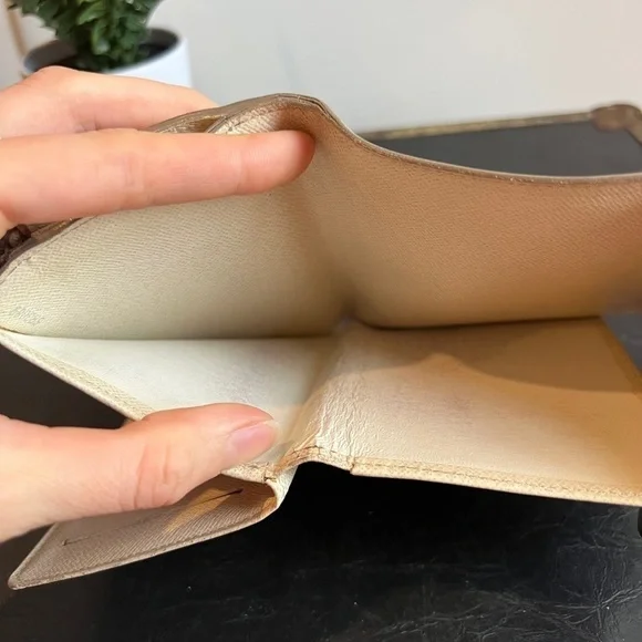 Louis Vuitton Epi Joey Wallet - Picture 8 of 11